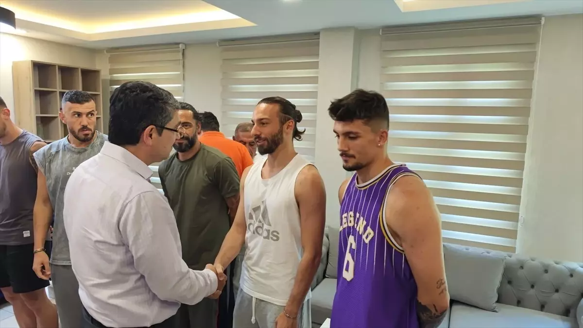 AK Parti Milletvekili Ferhat Nasıroğlu, Batman Petrolspor'u ziyaret etti