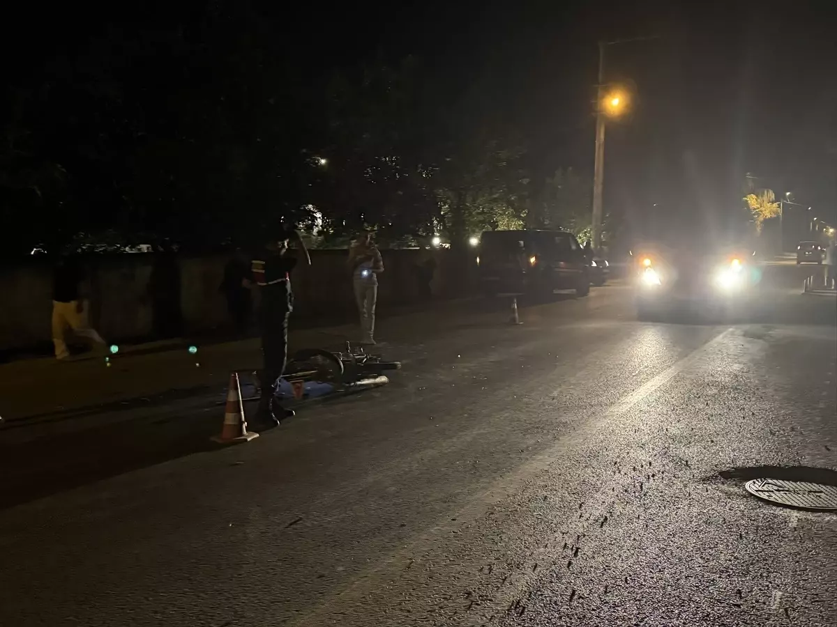 Düzce'de motosiklet ile otomobilin çarpışması sonucu 5 kişi yaralandı