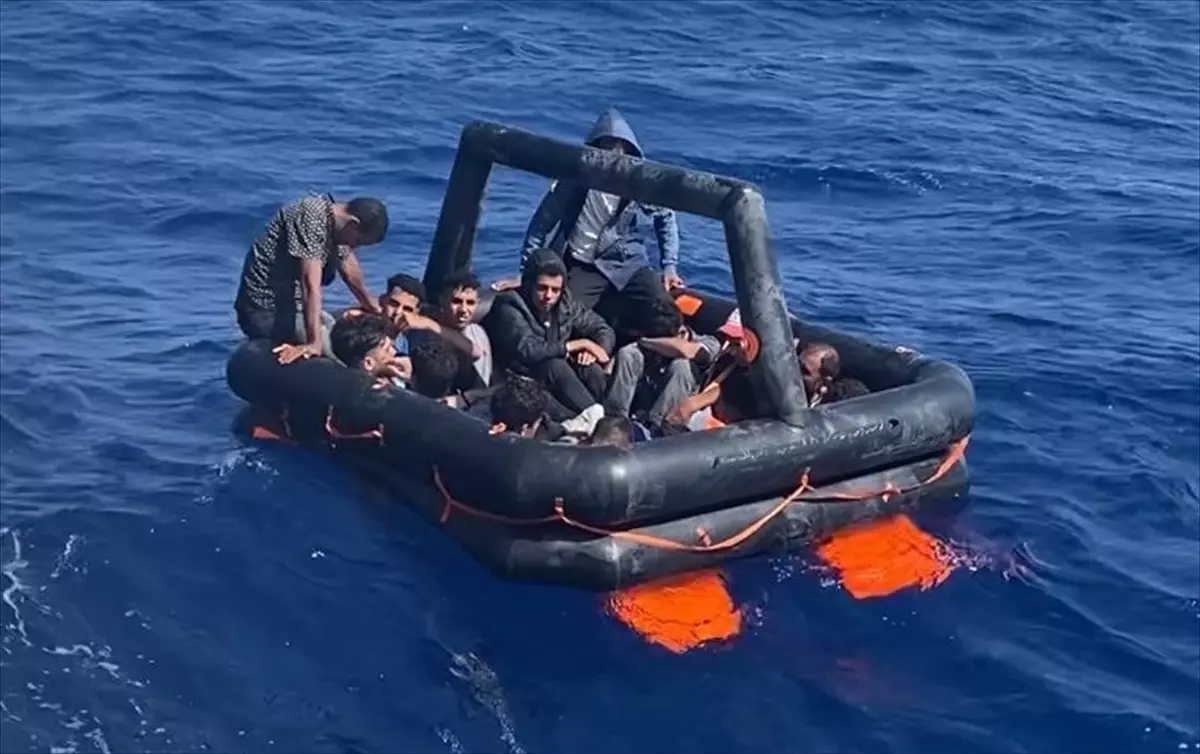 Muğla'nın Datça ilçesi açıklarında 71 düzensiz göçmen kurtarıldı