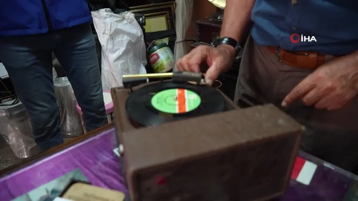 Müziğin Altın Çağına Yolculuk: Binlerce Plak ve Kaset ile Geçmişi Yaşatan Koleksiyoncu