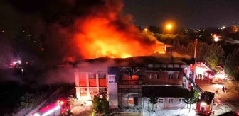 Sakarya'da Kozmetik Fabrikasında Çıkan Yangın Havadan Görüntülendi