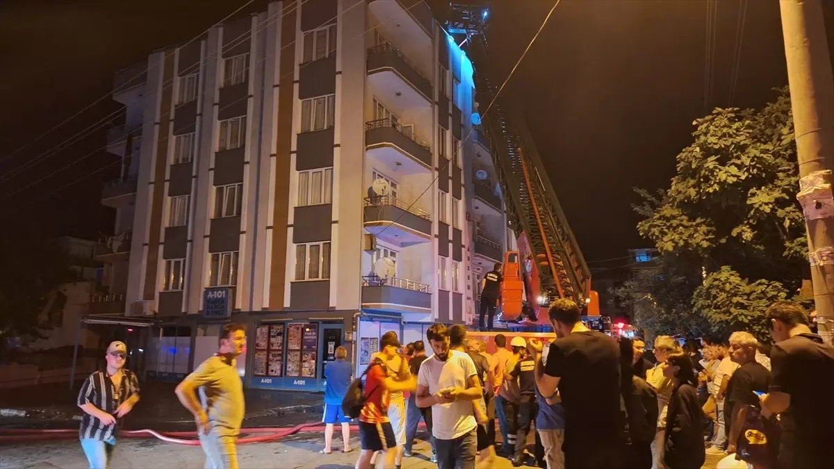 Samsun Bafra'da çatı katında çıkan yangın söndürüldü