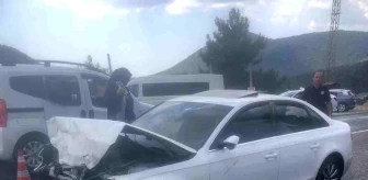 Muğla'da kafa kafaya çarpışan otomobillerde 7 kişi yaralandı
