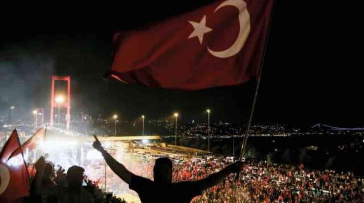 15 TEMMUZ MESAJLARI VE SÖZLERİ: 15 Temmuz darbe girişimi kısa, yeni, anlamlı ve uzun mesajlar!