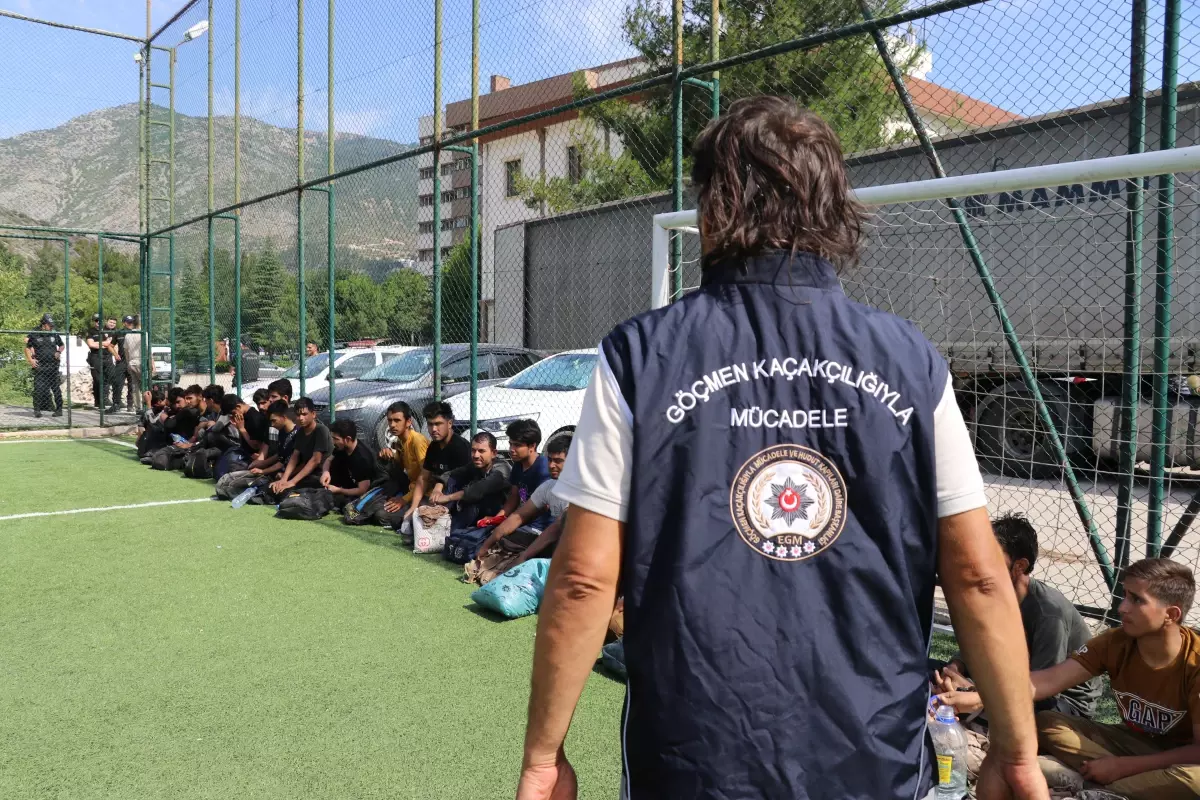 Amasya'da Kaçak Göçmen Operasyonu: 23 Afganistan Uyruklu Yakalandı