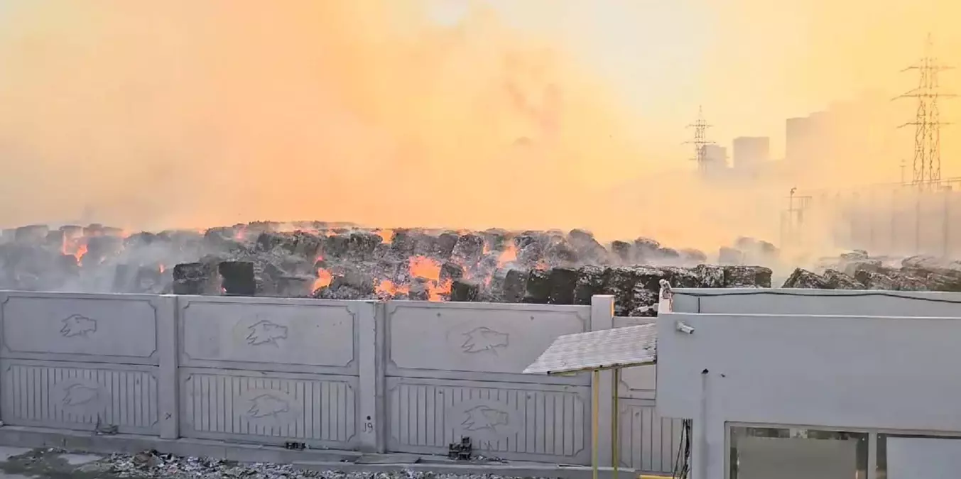 Aydın'da kağıt fabrikasında çıkan yangın 4. gününde devam ediyor