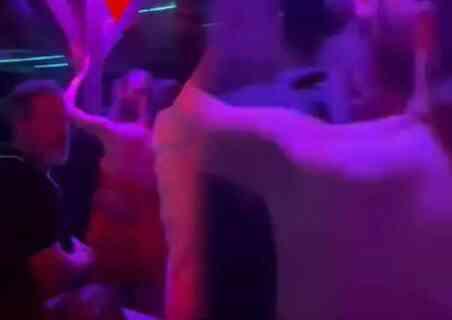 Can Yaman, yeni sevgilisiyle dudak dudağa görüntülendi