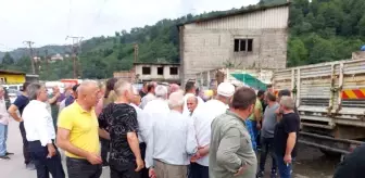 Rize'de Çay Üreticileri, Taban Fiyatın Altında Çay Alan Fabrikaları Protesto Etti