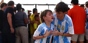 Arjantin-Kolombiya maçında biletsiz taraftarların stadyuma girmesi tehlike yarattı