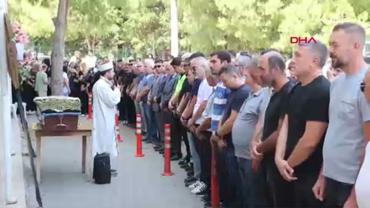 Muğla'da Tur Otobüsü Kazasında Hayatını Kaybeden Melisa Gültekin Toprağa Verildi