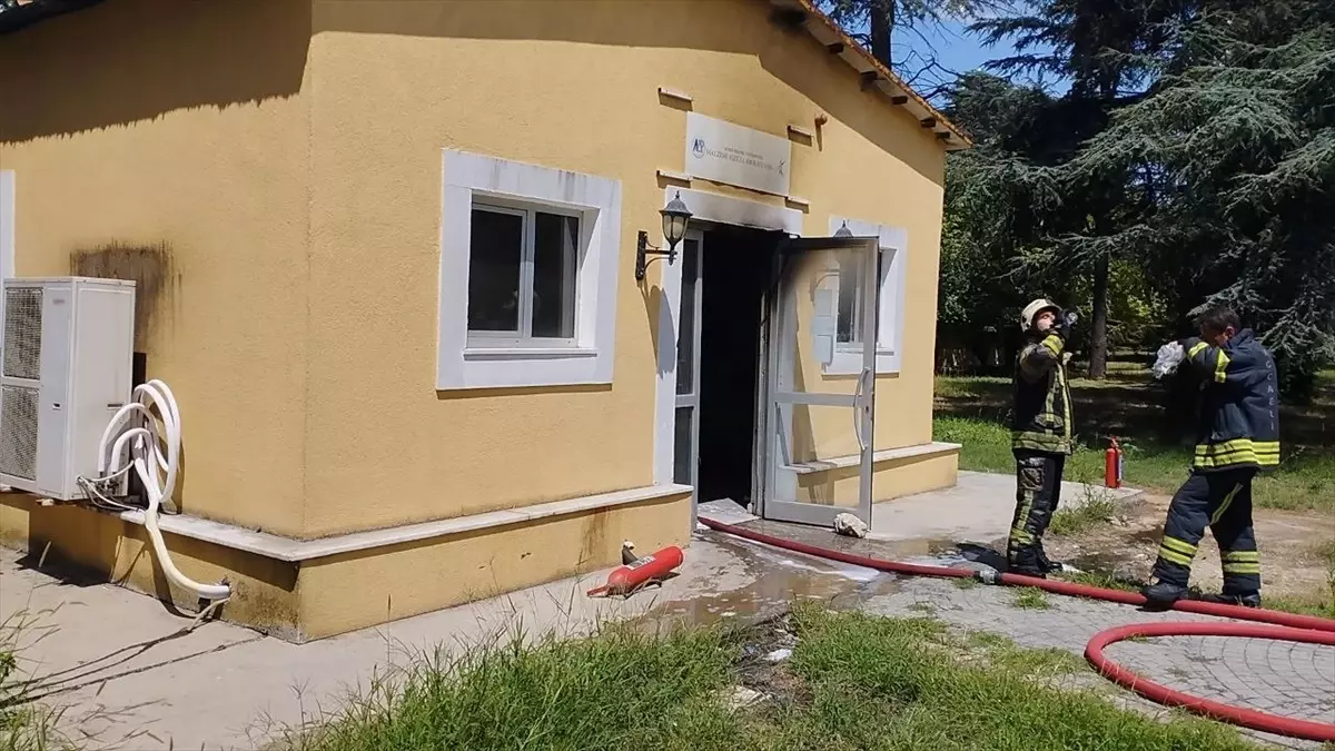 Gebze Teknik Üniversitesi'nde Malzeme Fiziği Laboratuvarında Yangın Çıktı