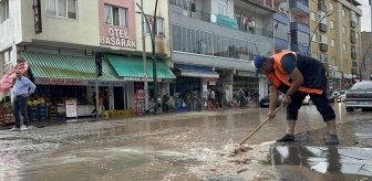 Şebinkarahisar'da Sağanak Yağış Sonucu İş Yerleri Su Altında Kaldı