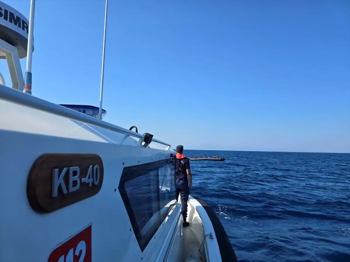 İzmir Açıklarında 86 Düzensiz Göçmen Kurtarıldı