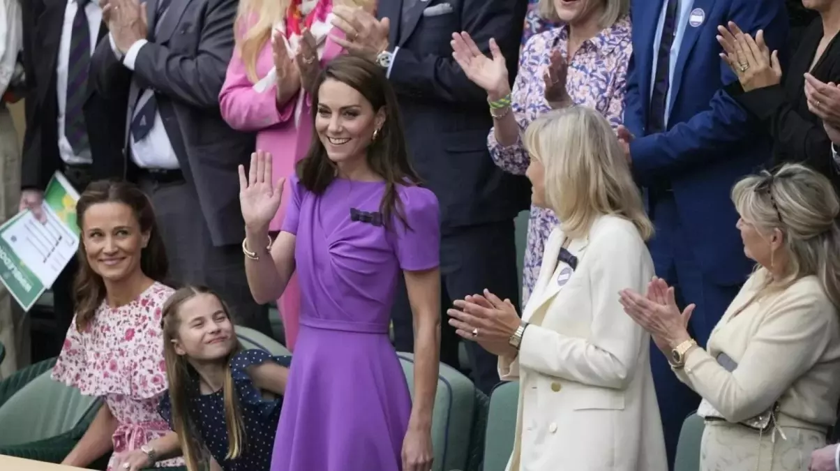 Kanser tedavisi gören Kate Middleton, Wimbledon finalinde halkın karşısına çıktı! Ayakta alkışlandı