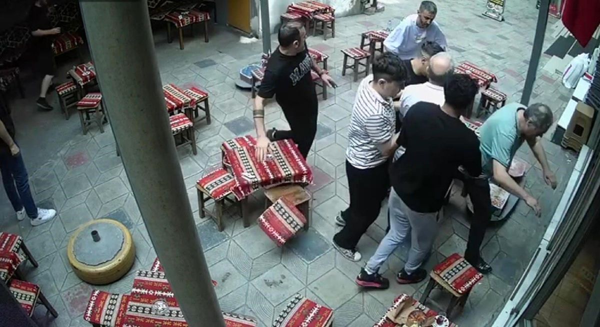 karabuk-te-bufe-onunde-silahla-ates-acilmasi-17524313_amp.jpg