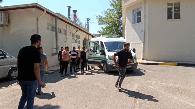 Gaziantep'te feci ölüm! Kardeşinin oto yıkama dükkanında elektrik akımına kapılarak can verdi Gaziantep'te feci ölüm! Kardeşinin oto yıkama dükkanında elektrik akımına kapılarak can verdi
