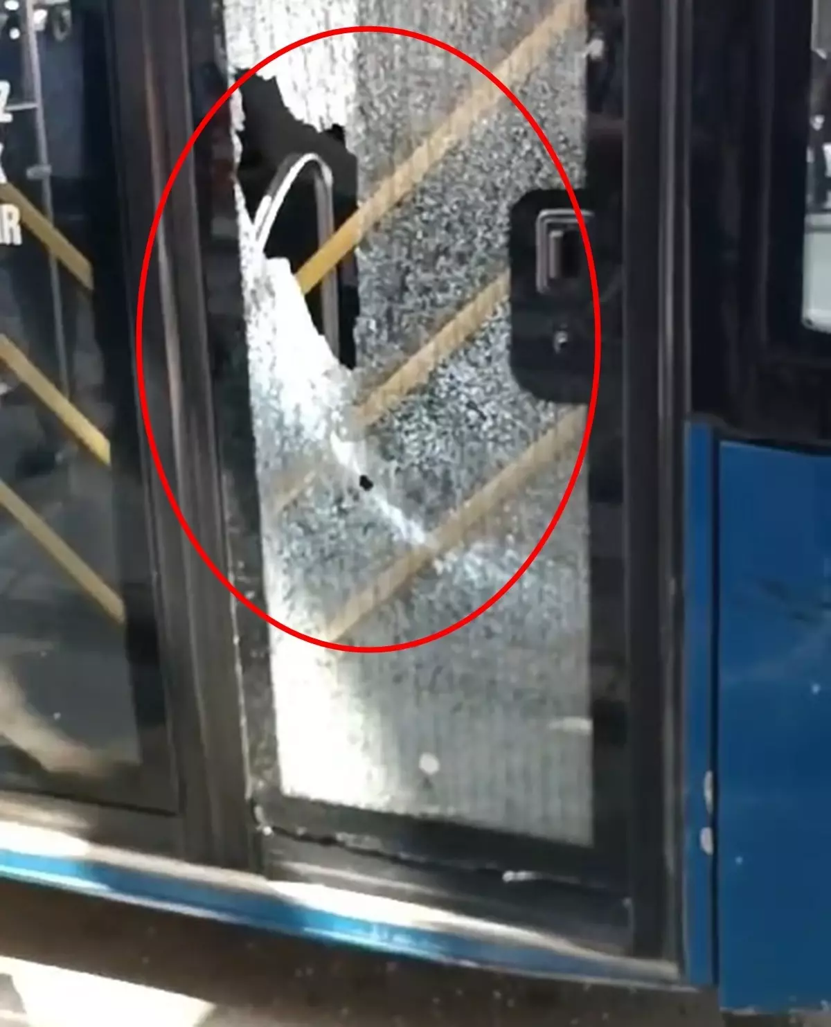 Elazığ'da Silahlı Kavga: Otobüs Camına Kurşun İsabet Etti