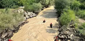 Erzurum-Artvin kara yolunda heyelan sonucu kaybolan 10 aylık bebek aranıyor