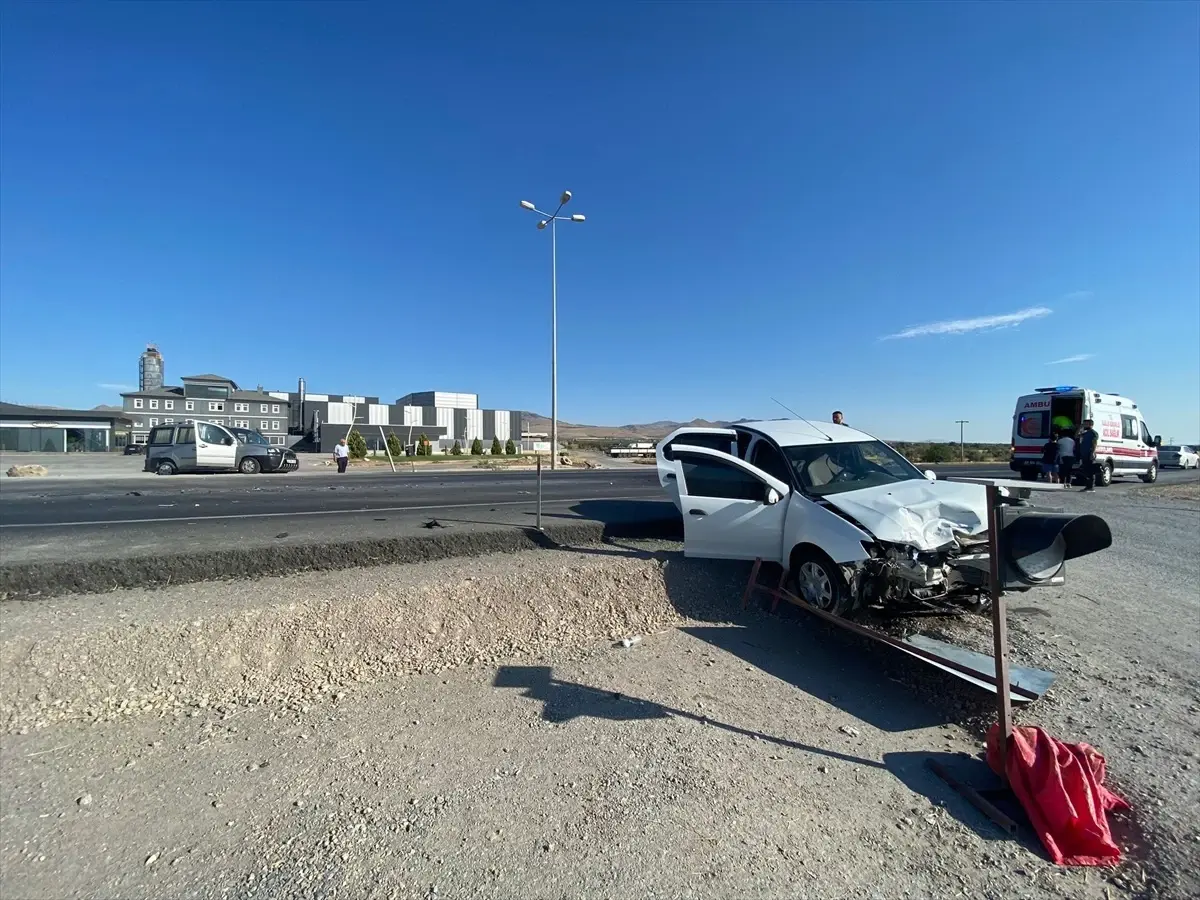 Kayseri'de Otomobil Çarpışması: 4 Yaralı