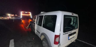Sakarya'da Tıra Çarpan Araç Sürücüsü Ağır Yaralandı