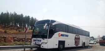 Siirt'te Yolcu Otobüsü Bariyerlere Çarptı