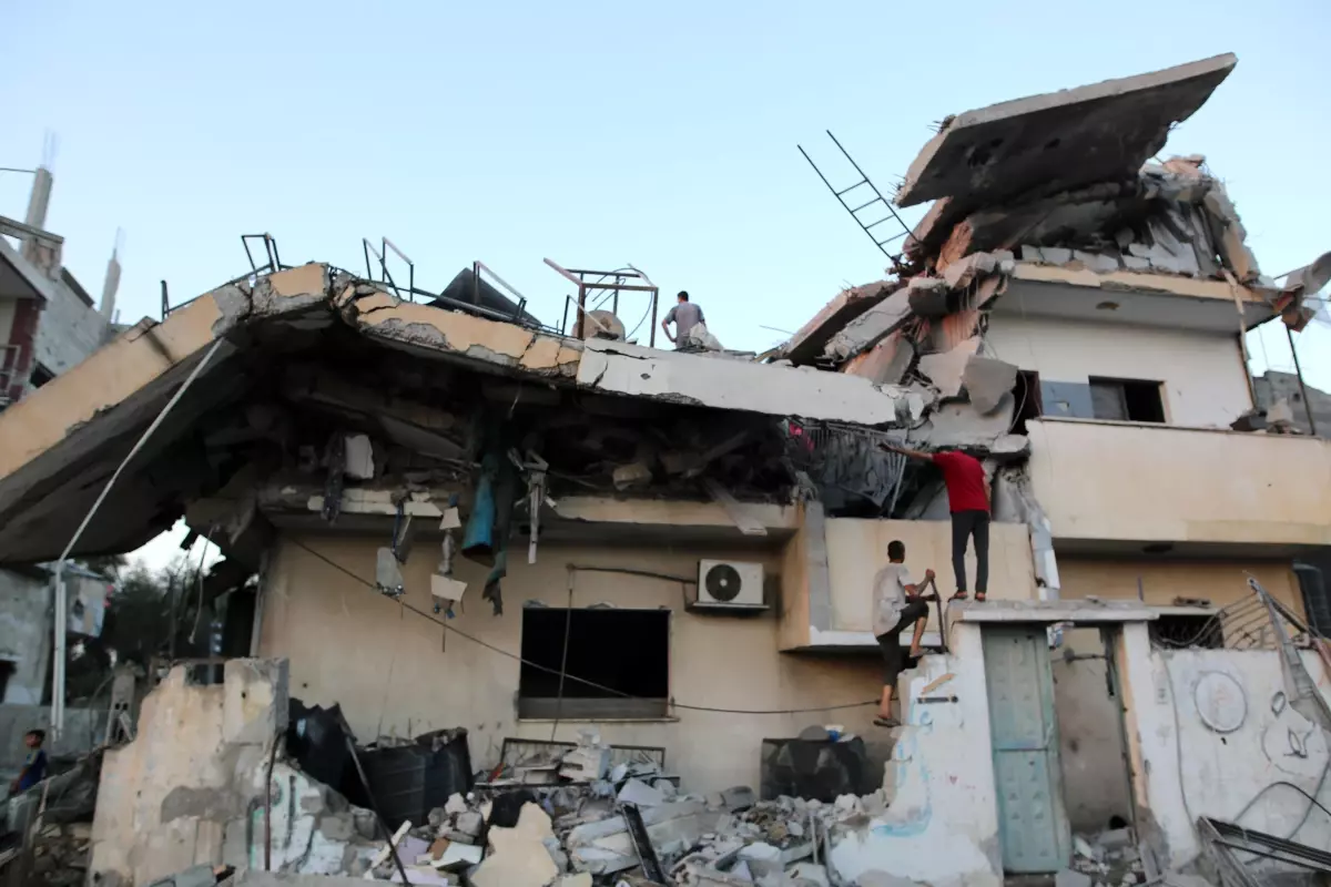 Gazze'deki İsrail saldırılarında ölen Filistinlilerin sayısı 38.664'e yükseldi