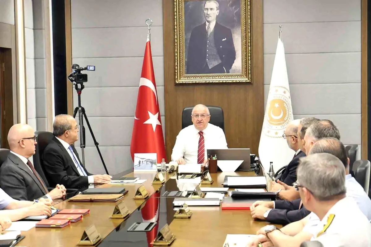 Milli Savunma Bakanı Yaşar Güler, Irak'ın toprak bütünlüğüne saygı duyduklarını belirtti