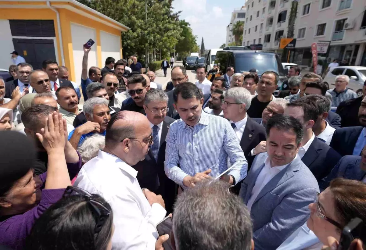 Bakan Kurum'dan TOKİ evlerinde oturmaya başlayan depremzedelere ziyaret