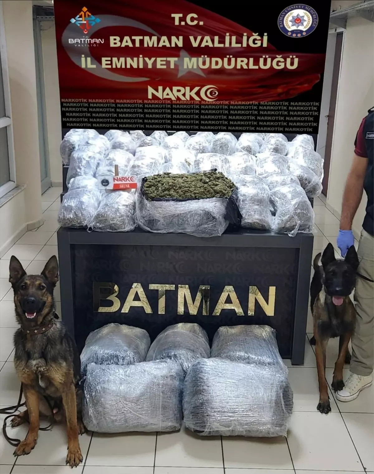 Batman'da 81 Kilo Uyuşturucu Ele Geçirildi, 2 Şüpheli Tutuklandı