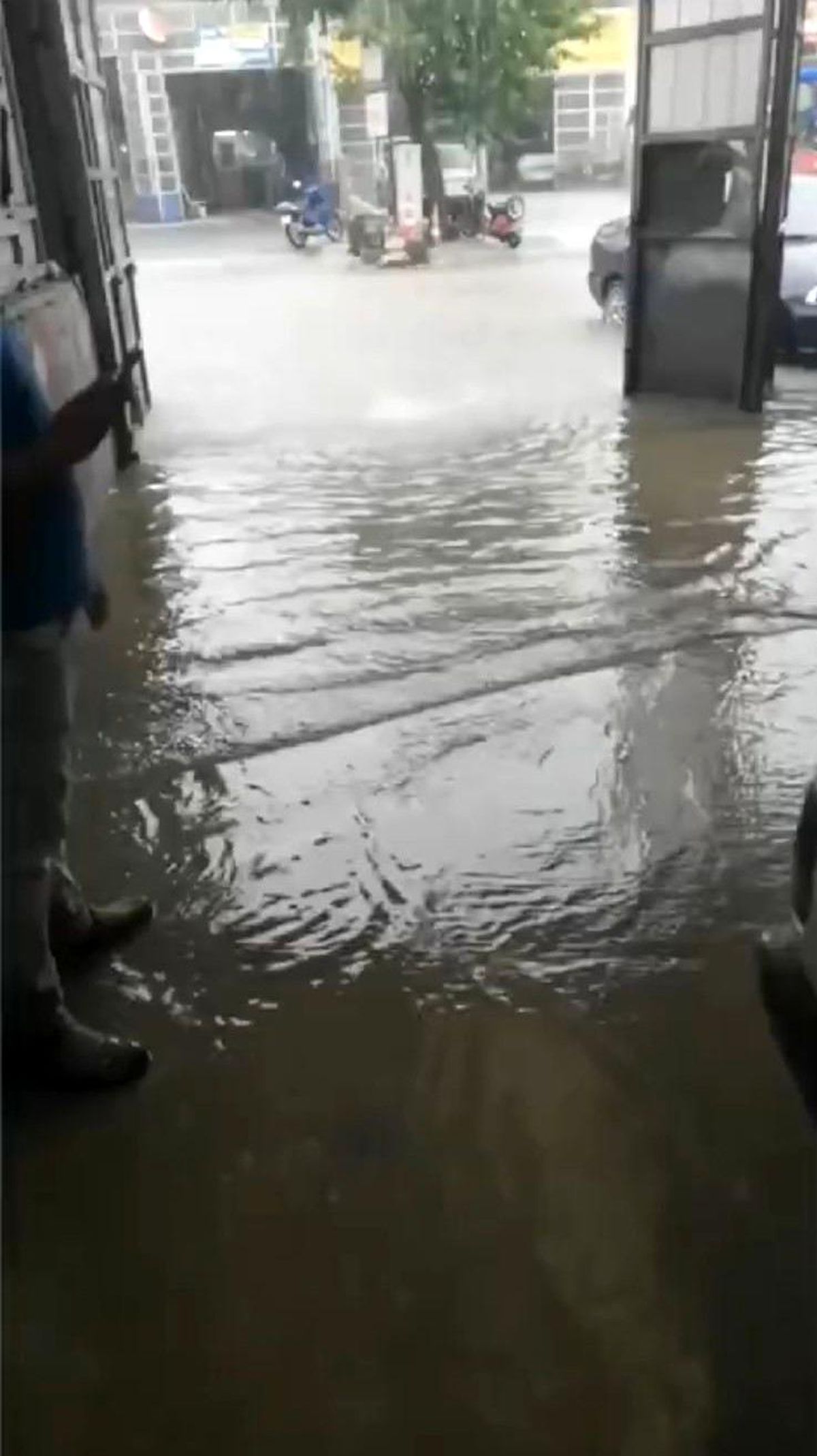 Bucak'ta Sağanak Yağış Sonrası Sanayi Sitesi Sular Altında Kaldı