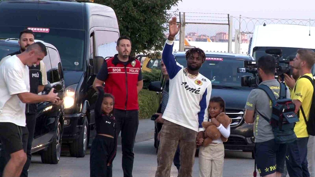 Fenerbahçe'nin transfer görüşmeleri için İstanbul'a gelen Fransız futbolcu Allan Saint-Maximin