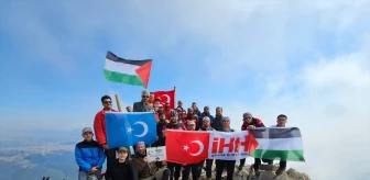 İHH Konya Arama Kurtarma Ekibi Filistin'e Destek Amacıyla Dedegül Zirvesi'ne Tırmandı