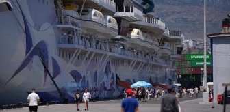 İzmir Alsancak Limanı'na 2 kruvaziyerle yaklaşık 5 bin 248 turist geldi