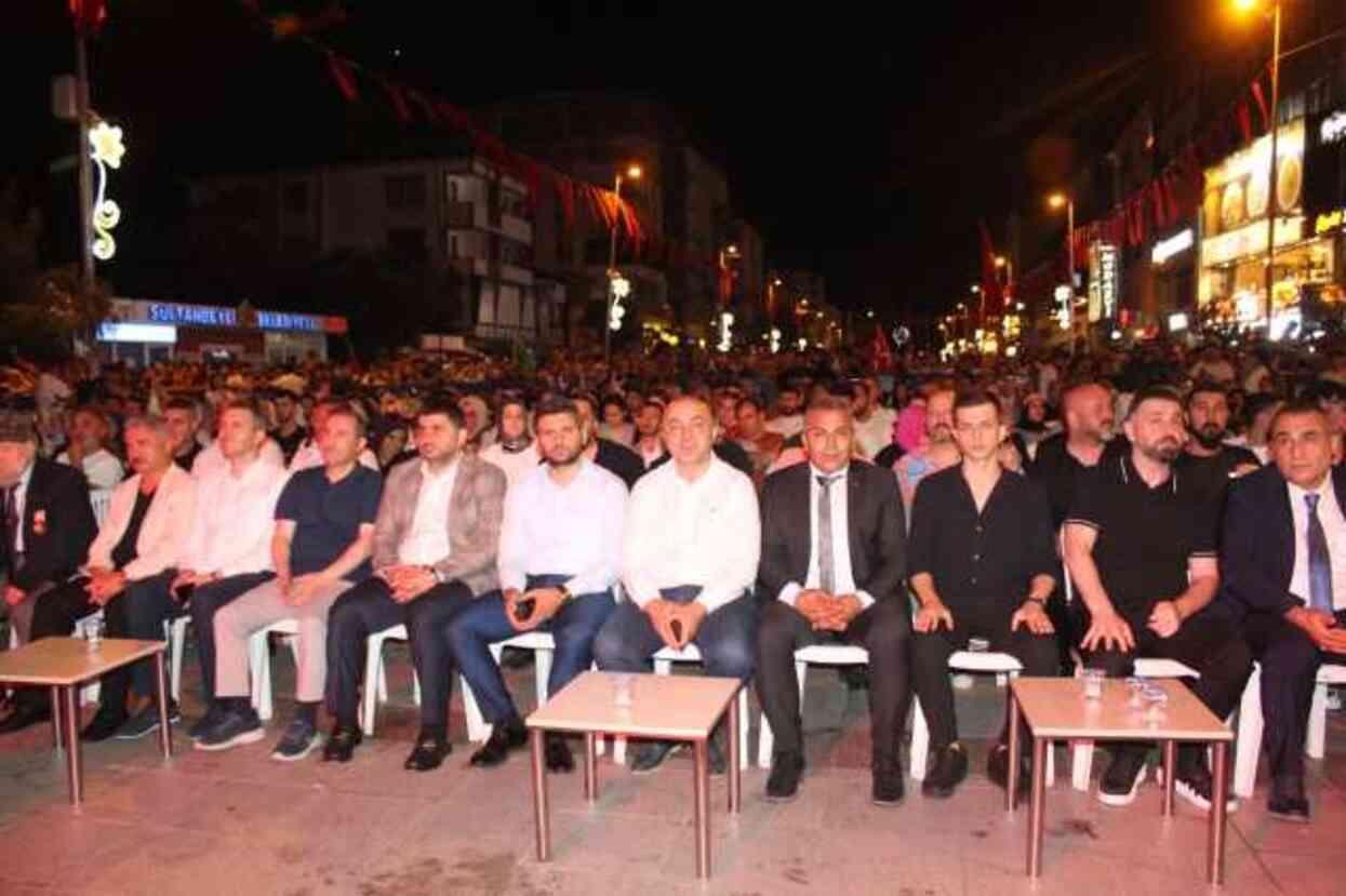 ŞEGAFED Sultanbeyli İlçe Başkanlığı'nın 15 Temmuz programına binlerce kişi katıldı ŞEGAFED Sultanbeyli İlçe Başkanlığı'nın 15 Temmuz programına binlerce kişi katıldı