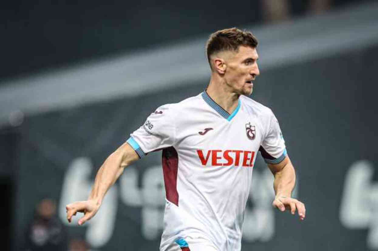 Süper Lig devinde bir garip iş! Yıldız futbolcu, ayrılık opsiyonuyla ilgili maddenin dolmasına 5 dakika kala sözleşmesini feshetti