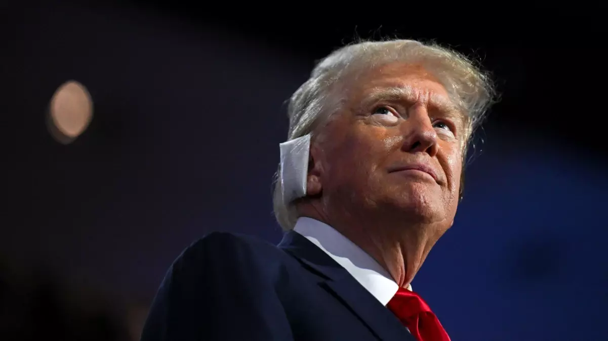 Trump, Suikast Girişiminden Sonra İlk Kez Topluluk Karşısına Çıktı