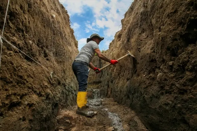 Van YYÜ, Türkiye-İran sınırında deprem araştırması yapıyor Van YYÜ, Türkiye-İran sınırında deprem araştırması yapıyor