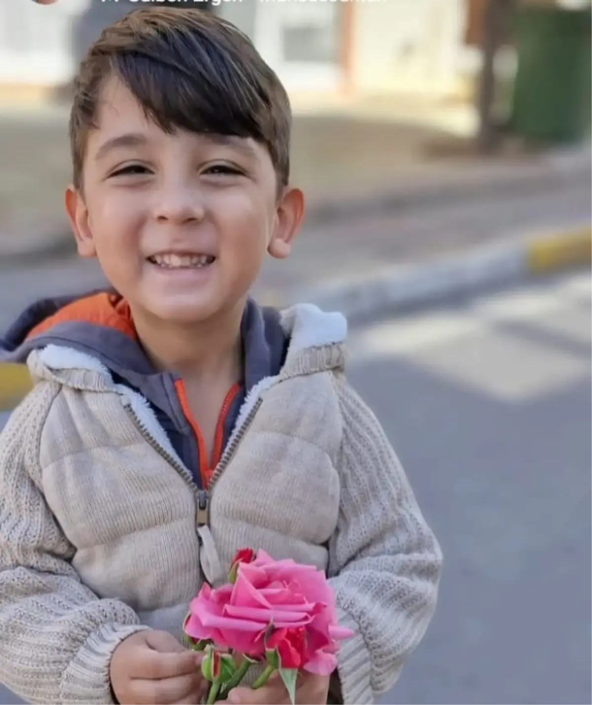 Körfez'de 4. kattan düşen çocuk hayatını kaybetti