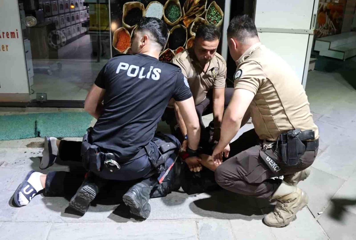 Aksaray'da Polis ve Bekçiler Tarafından Yakalanan Çocuklar