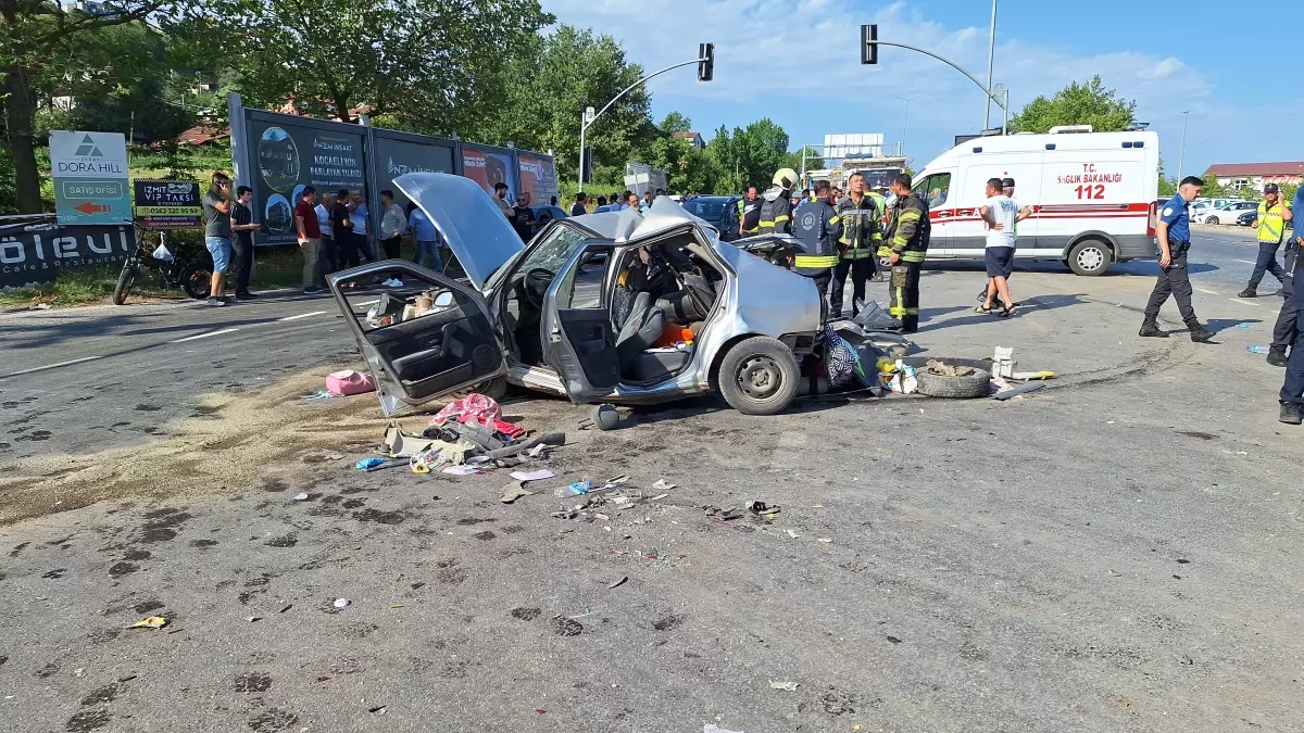İzmit'te Hafriyat Kamyonu Kaza Yaptı: 4 Yaralı