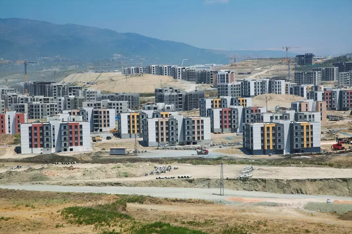 Hatay'da depremden etkilenenler için 10 bin 335 konut inşa ediliyor