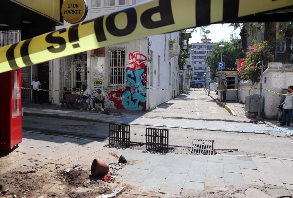İzmir'de yağmur sırasında elektrik akımına kapılan 2 kişinin ölümüyle ilgili soruşturmada 27 şüpheli için ek gözaltı süresi istendi