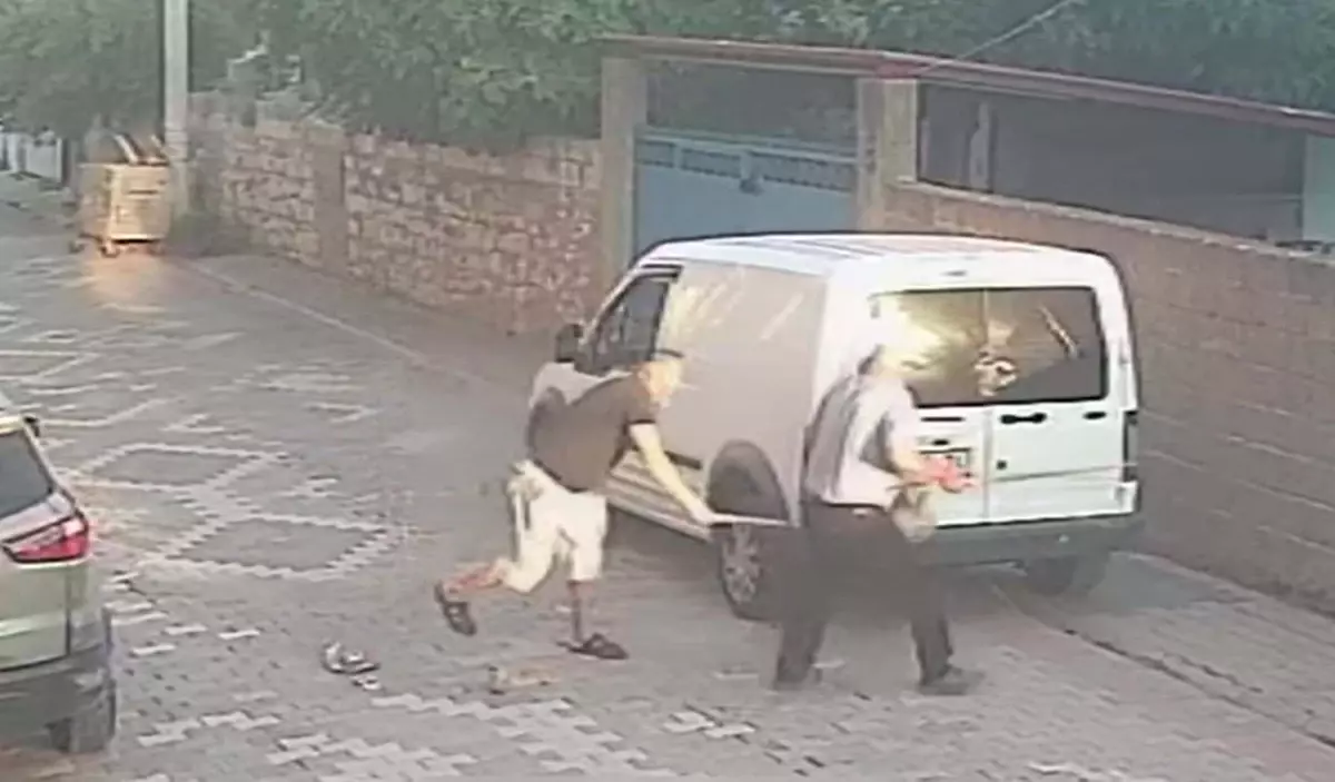 81 yaşındaki adama bayat ekmek topladığı için saldırdılar