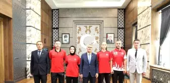 Niğde Valisi Cahit Çelik, Badminton FZ FORZA HEBAR U17 OPEN turnuvasında Niğde'yi temsil eden sporcuları kabul etti