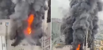 Çin'de, 14 katlı bir alışveriş merkezinde çıkan yangında 16 kişi hayatını kaybetti