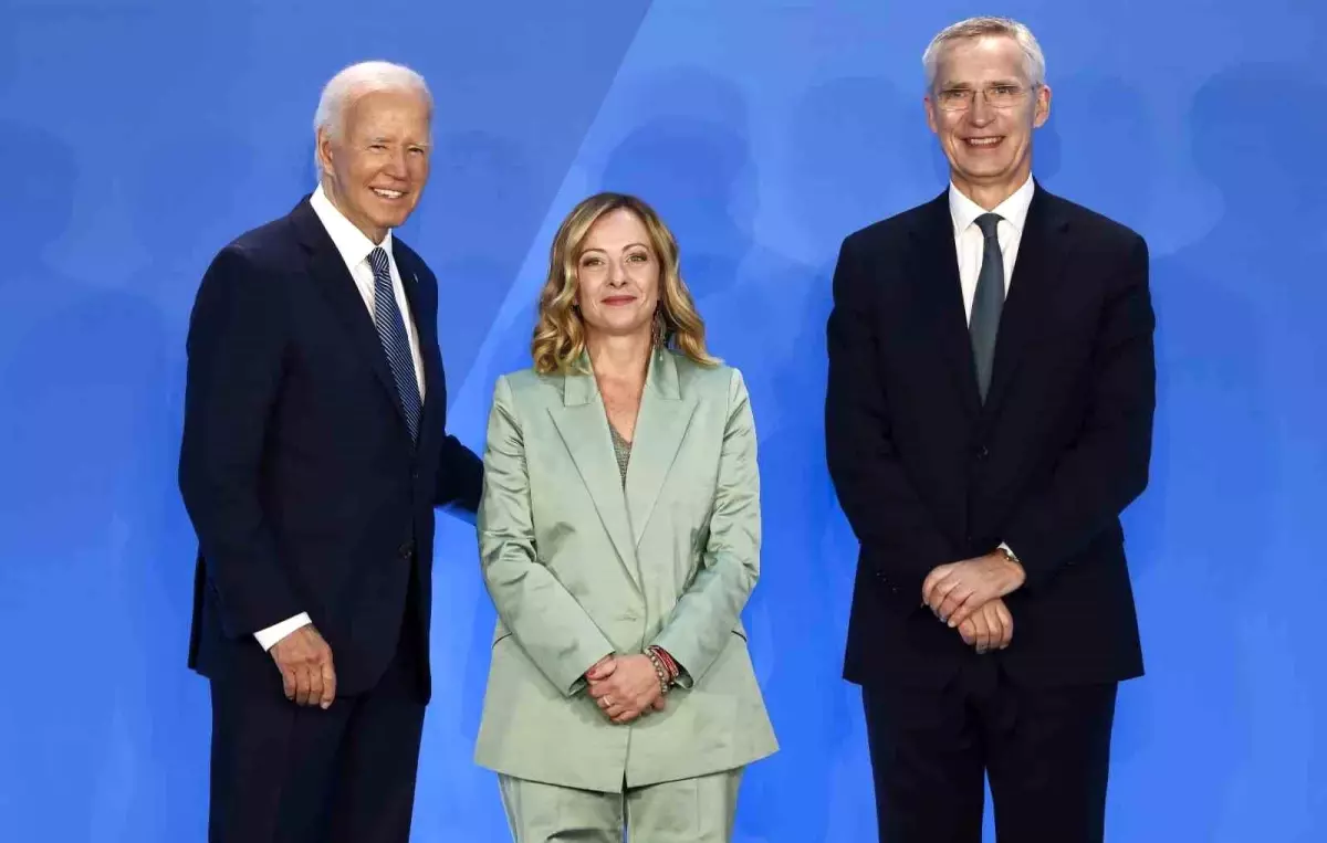 İtalya Başbakanı'nın boyuyla dalga geçen gazeteciye tazminat cezası