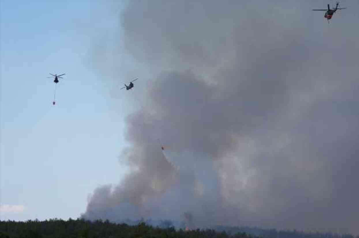İzmir'de orman yangını! Alevler Adnan Menderes Havalimanı'na kadar yaklaştı, seferler iptal edildi İzmir'de orman yangını! Alevler Adnan Menderes Havalimanı'na kadar yaklaştı, seferler iptal edildi