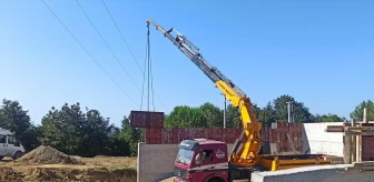 Kandıra'da Beton Santrali İnşaatında Vincin Elektrik Teline Teması Sonucu 2 İşçi Yaralandı