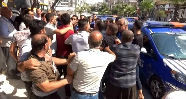 Street vendor and municipal police engage in a brawl! 15 people hospitalized