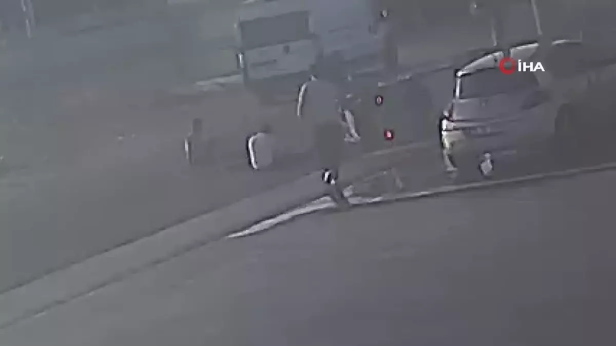 Triportör ile panelvan minibüs çarpıştı... O anlar kamerada